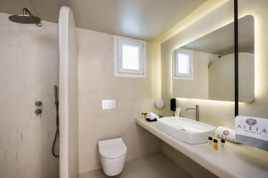 Grande Suite Sea View with Hot Tub