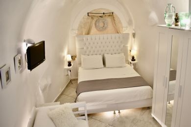 Cave Studio "PELAGOS" Jetted Tub 2 adults