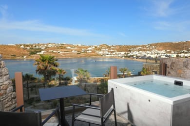 CHRONOS Suite with Jacuzzi and Sea View