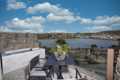 CHRONOS Suite with Jacuzzi and Sea View