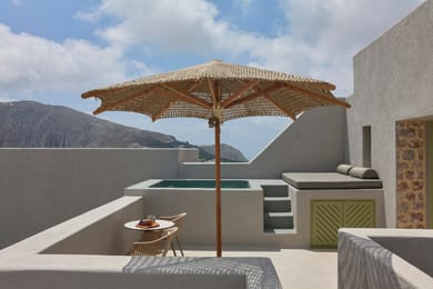 Deluxe Suite Sea View with Jetted Tub