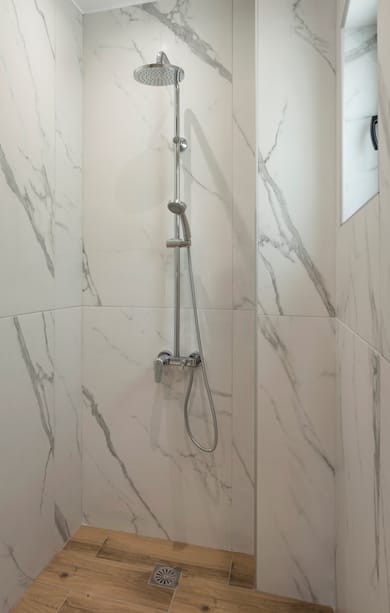 Aequor Luxury Rooms & Apartments - Image 6