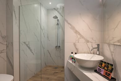 Aequor Luxury Rooms & Apartments - Image 7