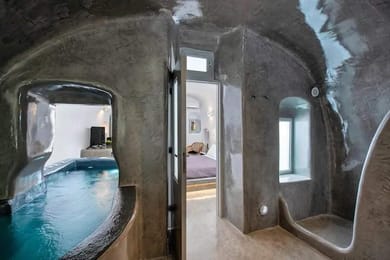 Deluxe Suite with indoor/outdoor Jacuzzi
