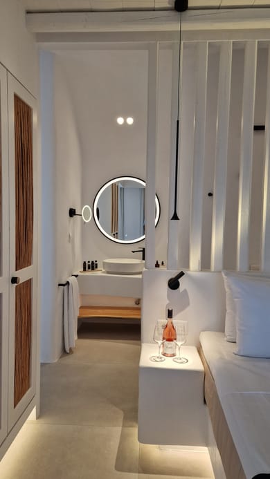 INFINITY SUITE (with Private Swimming Pool and Sea View)