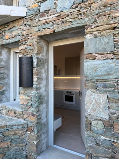 THE LOFT (Two Level Suite with Sea View)