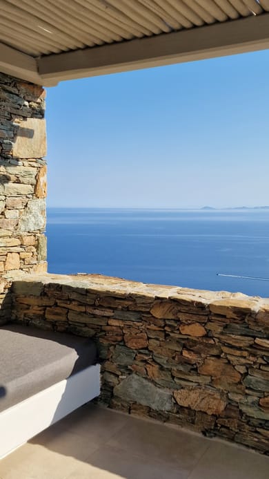 THE LOFT (Two Level Suite with Sea View)