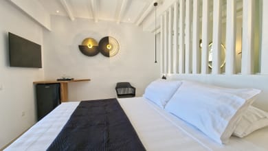 THE POND (Double Bed Space with Sea View and Private Swimming Pool)