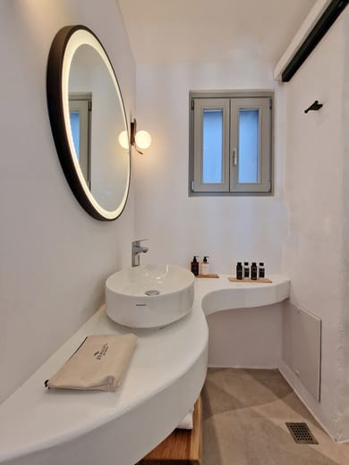 THE POND (Double Bed Space with Sea View and Private Swimming Pool)