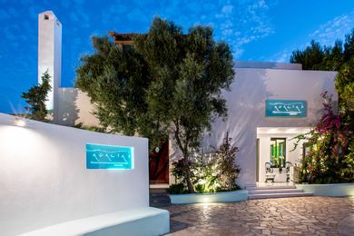 Agalia Luxury Suites - Image 4