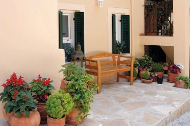 Agnantia Bed & Breakfast - Image 2