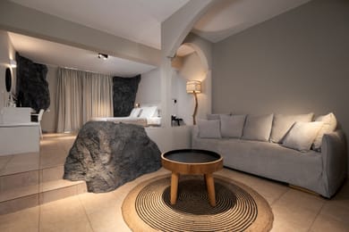 Cave Suite with Outdoor Hot Tub