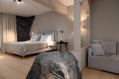 Cave Suite with Outdoor Hot Tub