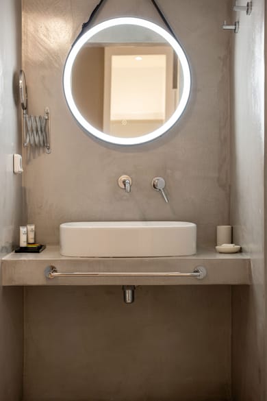 Cave Suite with Outdoor Hot Tub