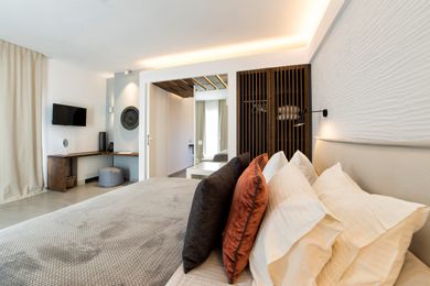 Executive Suite with Outdoor Hot Tub Sea View