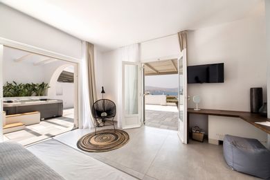 Executive Suite with Outdoor Hot Tub Sea View