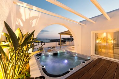 Executive Suite with Outdoor Hot Tub Sea View