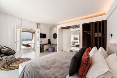 Executive Suite with Outdoor Hot Tub Sea View