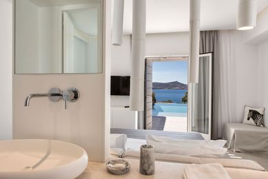 Deluxe Suite Private Pool Gym Sea View