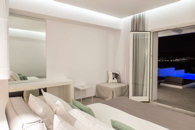 Deluxe Suite Private Pool Gym Sea View