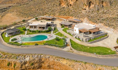 Villa Cave