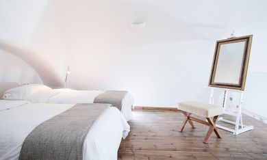 Ouranos III Cave-House Suite | Firostefani