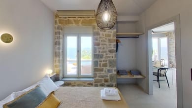 Suite with Sea View and shared Pool