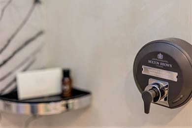 Akrotiri Olympus Luxury Suites - Image 6