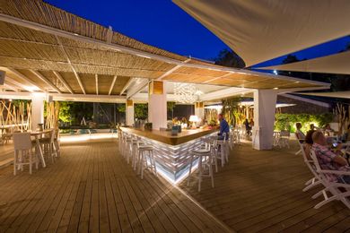 Akrotiri Beach Hotel - Image 4