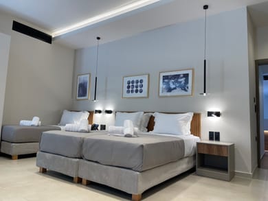 Accessible Family Studio - Private Backyard & Kitchenette