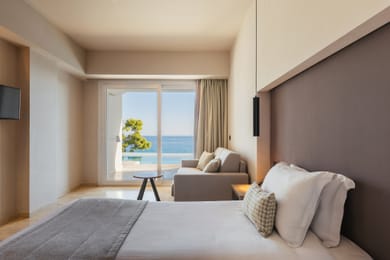 Superior Swim Up Room with Sea View 25m²