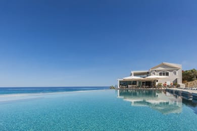 Alexandra Beach Resort & Spa - Image 2
