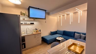 Deluxe Semi- Basement 2-Bedroom Apartment