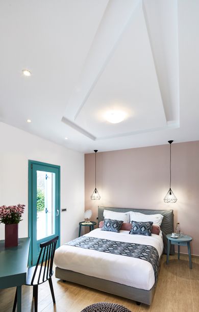 Almyriki Beach Villa Santorini - Image 2