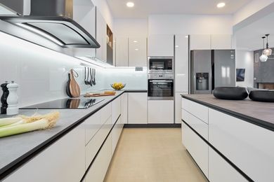 Almyriki Beach Villa Santorini - Image 4