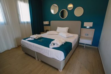 FAMILY ROOM GARDEN VIEW