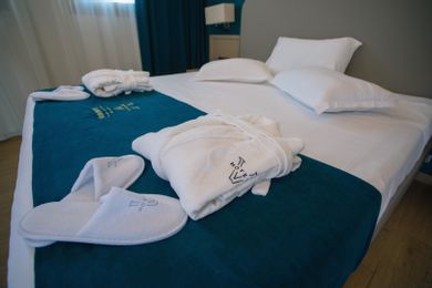 FAMILY ROOM GARDEN VIEW