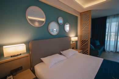 JUNIOR SUITE SWIM UP