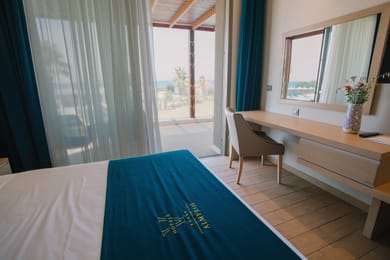 ONE BEDROOM SUITE SEA VIEW