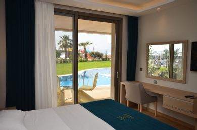 ONE BEDROOM SUITE SWIM UP