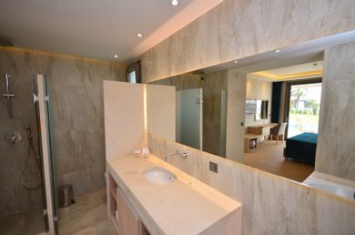 ONE BEDROOM SUITE SWIM UP