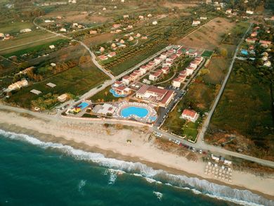 Almyros Beach Resort & Spa - Image 2