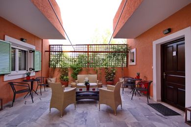 Aloe Luxury Apartments & Suites - Image 4