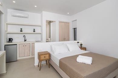 Aloni Suites Pollonia - Image 3