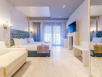 Sea View Suite with Indoor Jacuzzi