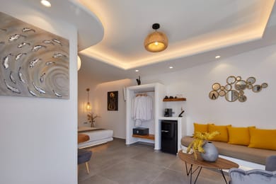 Family Suite ​with Outdoor Heated Jetted Tub