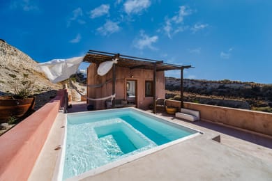 AURORA SUITE BY K&K (FOINIKIA VILLAGE)
