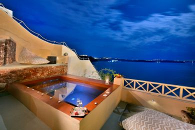 Avax Villa with Caldera View (indoor & outdoor jacuzzi)