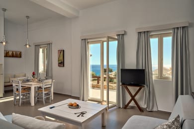 Poolfront Superior Suite with Sea View 50m²