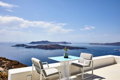 Unlimited Volcano View Suite with Private Veranda and Heated Plunge Pool